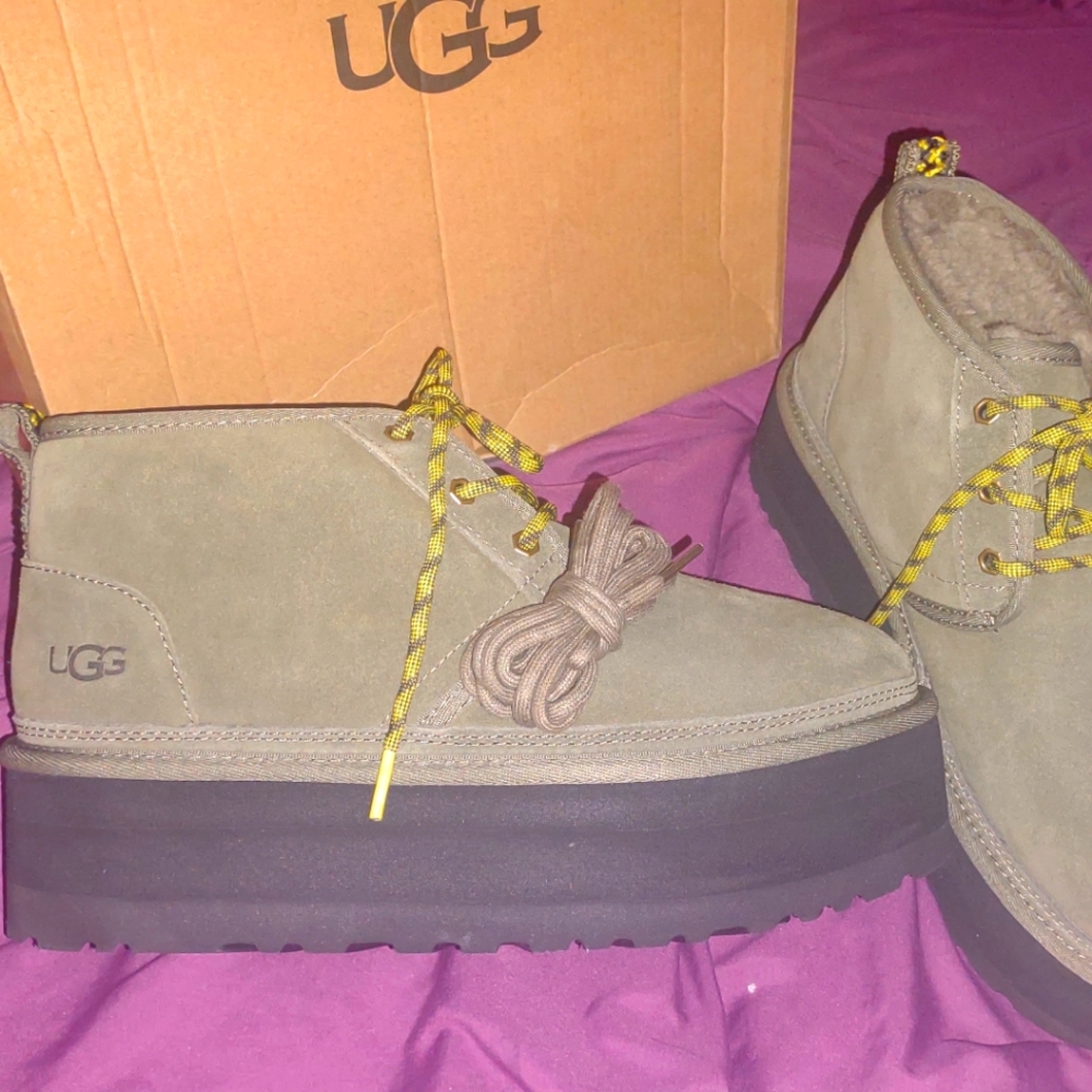 Women's Neumel Ugg Platform boots